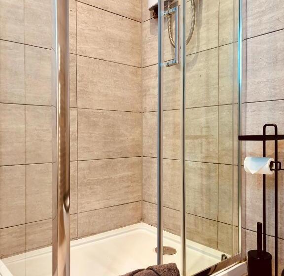 بنسيون Robert House