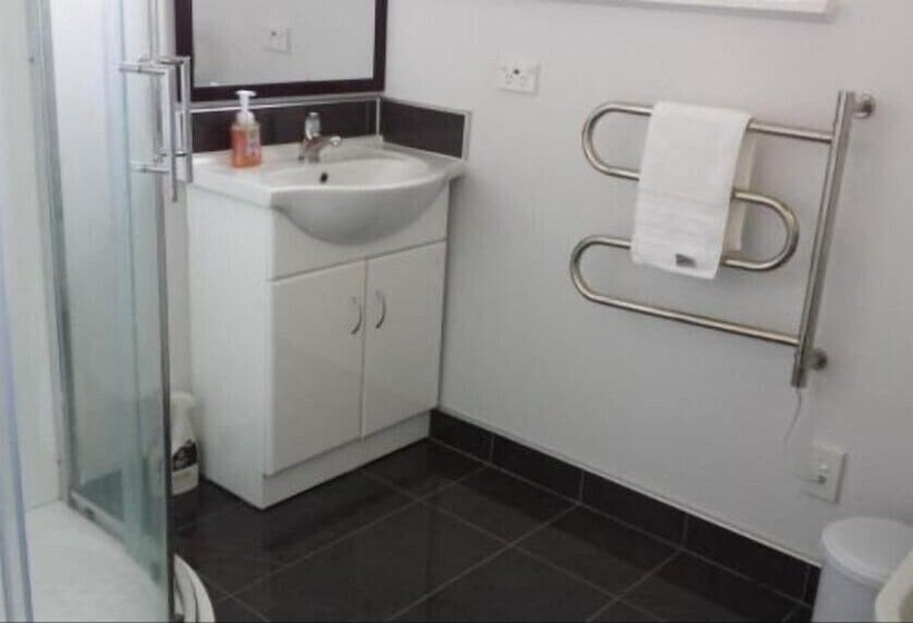 تختخواب و صبحانه Airport Silver Fern Accommodation