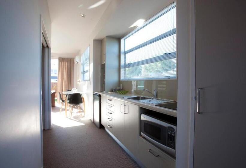 Broadway Motel & Miro Court Villas