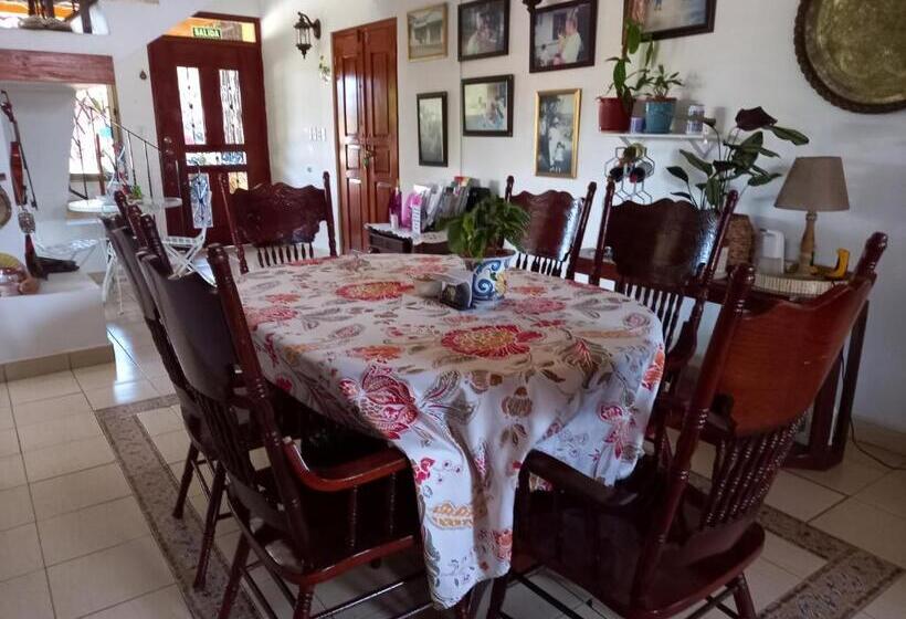 Hostel Kimmell / Hostal Familiar La Casita De Los Kimmell