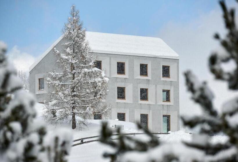 ホテル Pension Laresch