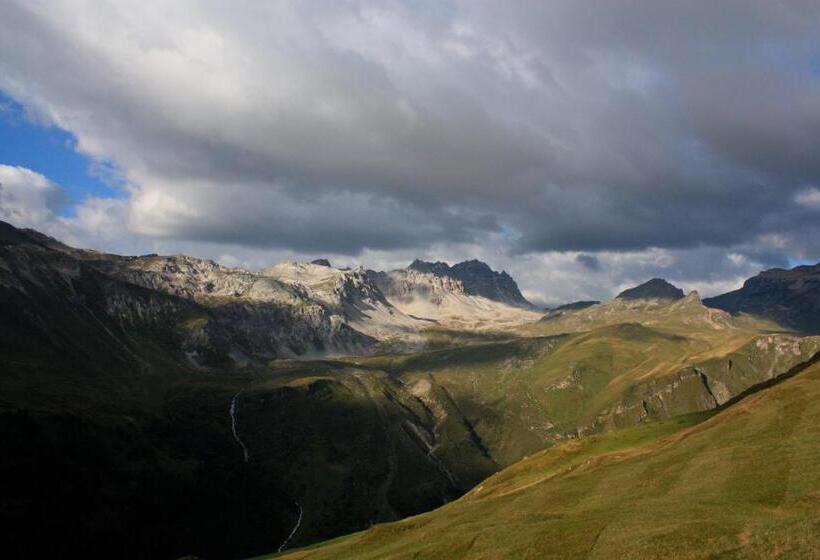 ホテル Pension Laresch