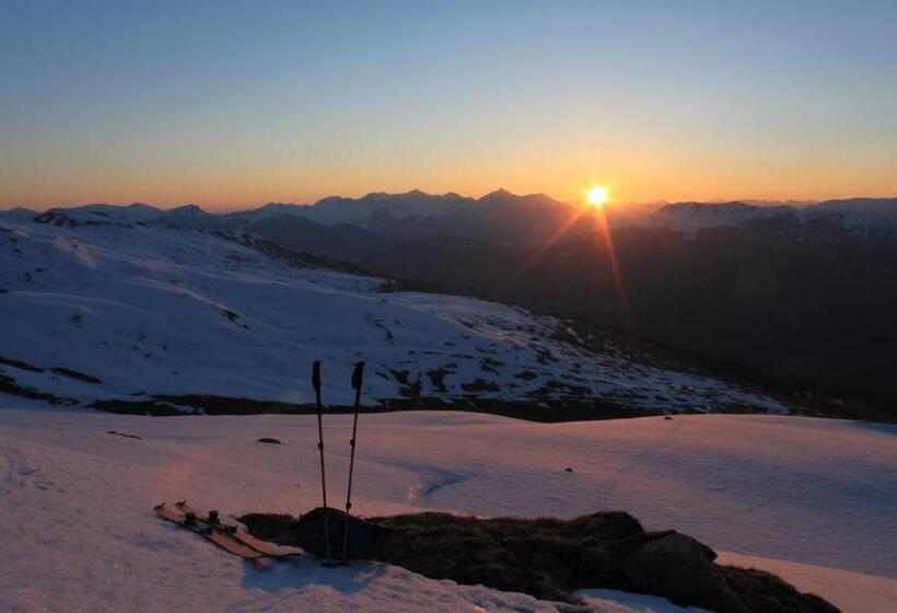 ホテル Pension Laresch