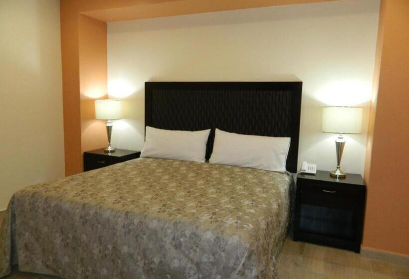 فندق Plaza Bernal