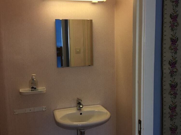 Roddaren Vandrarhem   Hostel