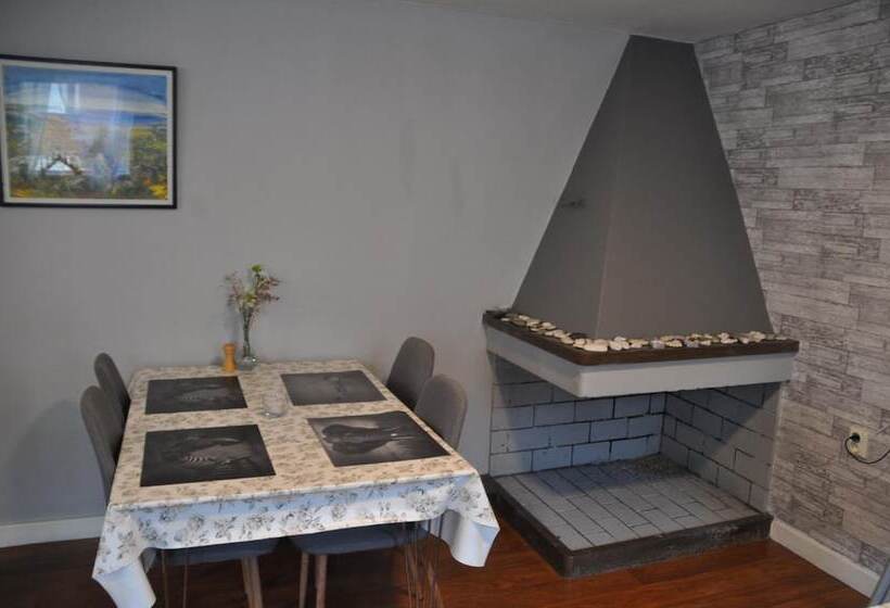 Roddaren Vandrarhem   Hostel