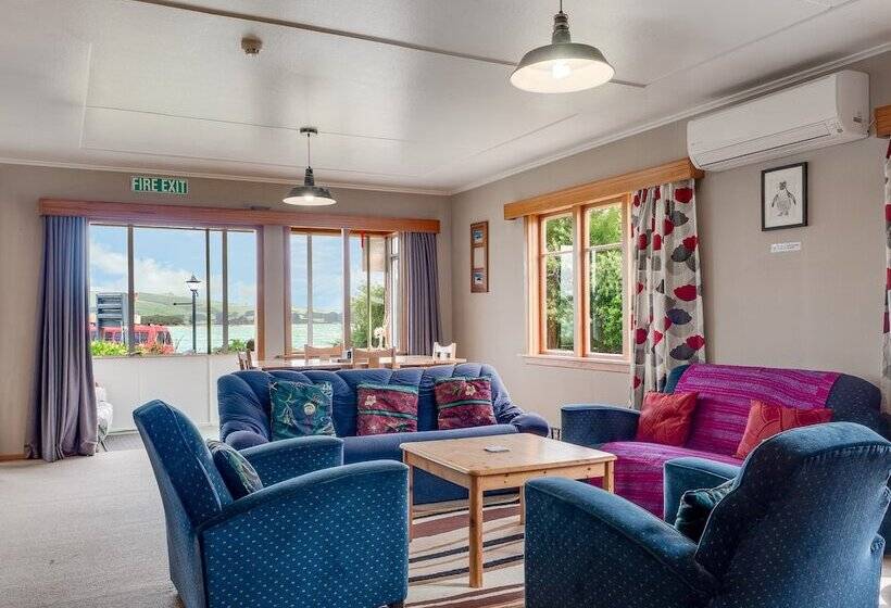 Surat Bay Lodge By The Sea/backpackers Hostel