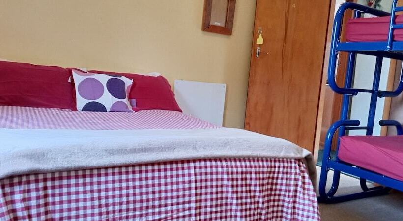 Surat Bay Lodge By The Sea/backpackers Hostel