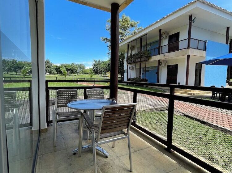 هتل Lake House Resort