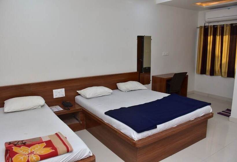 Отель Golden & Guest House