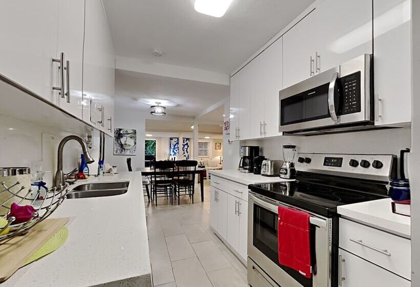 پانسیون Miami Townhouse With Patio Gazebo