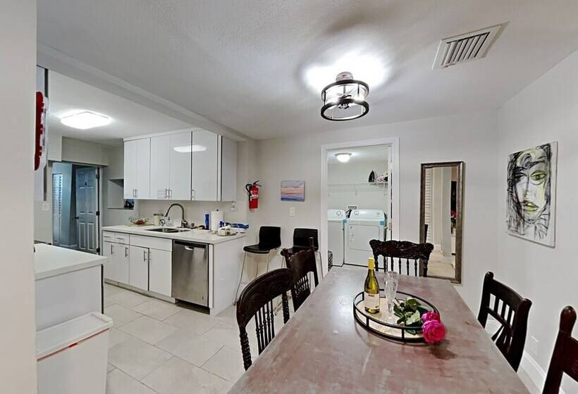 پانسیون Miami Townhouse With Patio Gazebo