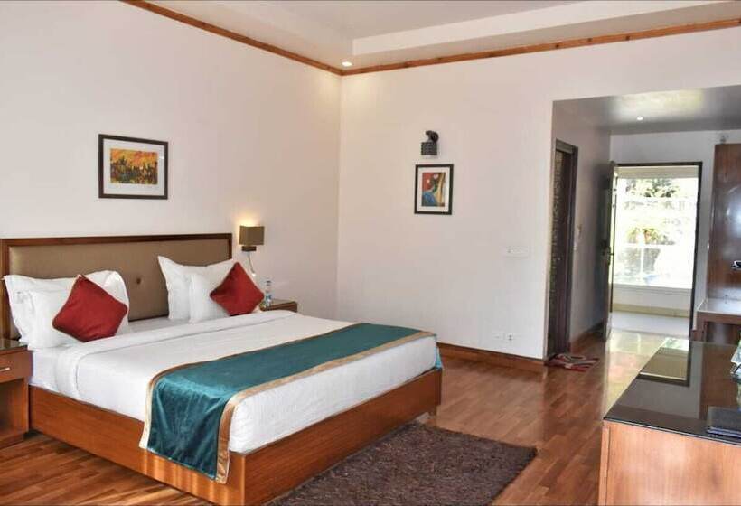 בית מלון כפרי Misty Oaks Resorts