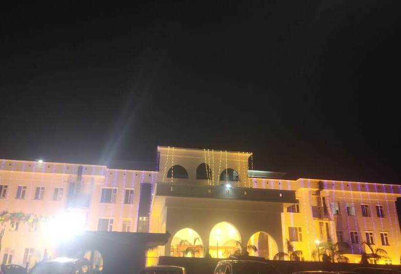 호텔 Maharaja Agrasen Palace - Pure Vegetarian