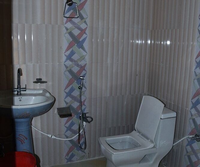 فندق Mountain View And Rooftop Restaurant