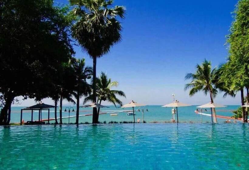 Отель Northpoint Pattaya With Sea View