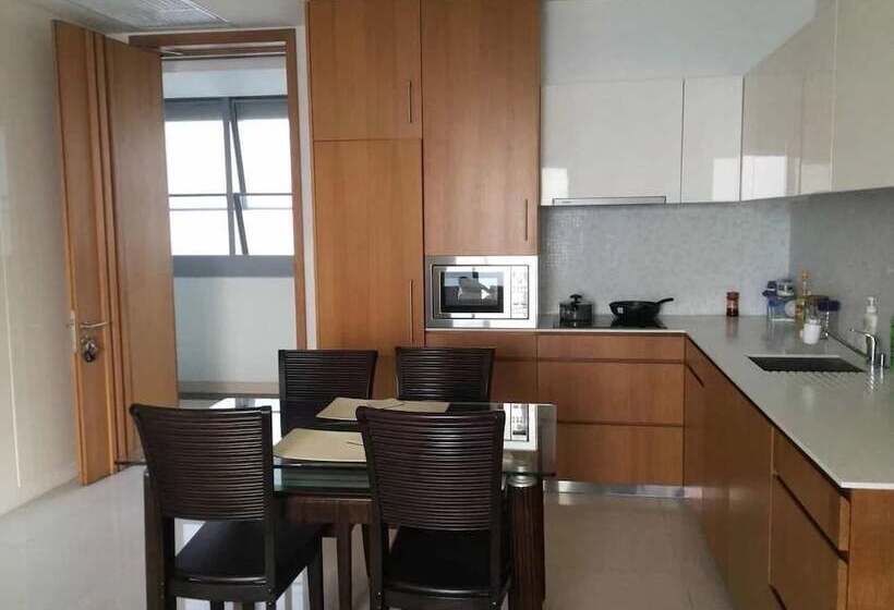 Отель Northpoint Pattaya With Sea View