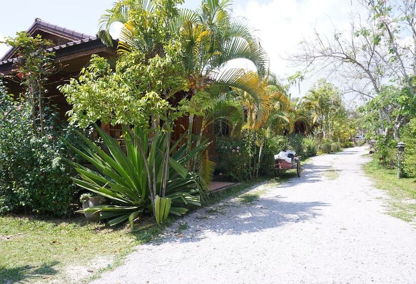 هتل Phuruarounmai Resort