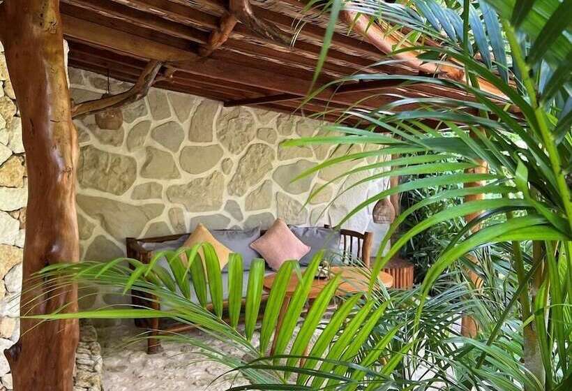ホテル Roots Tree House
