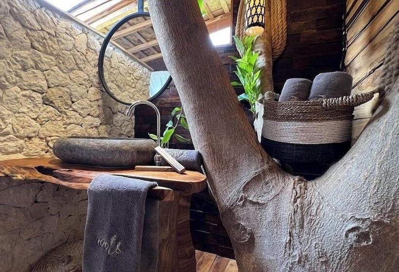 ホテル Roots Tree House