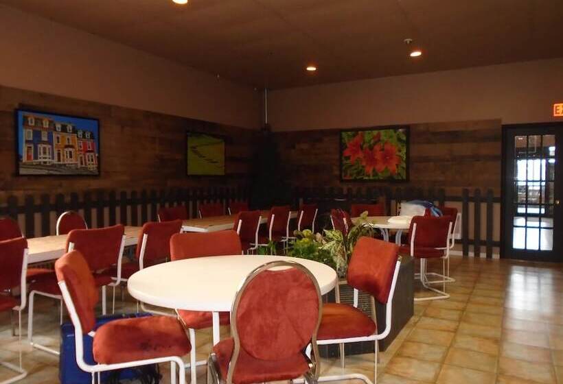 فندق Silverwood Inn