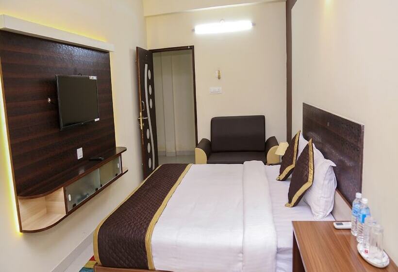 בית מלון כפרי Sri Manis Residency