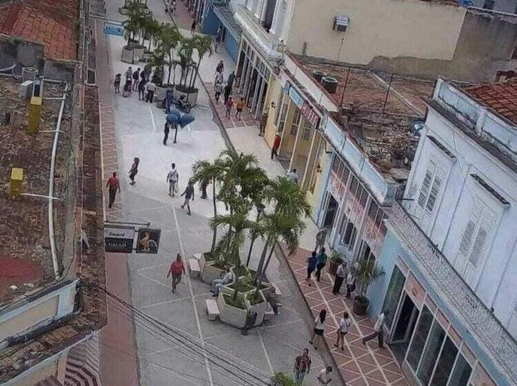 تختخواب و صبحانه Hostal Guerrillera