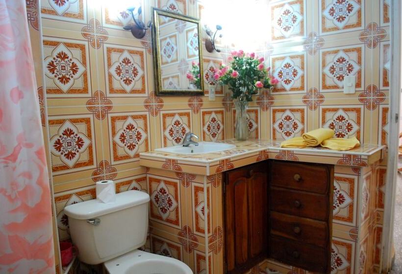 تختخواب و صبحانه Hostal Trujillo