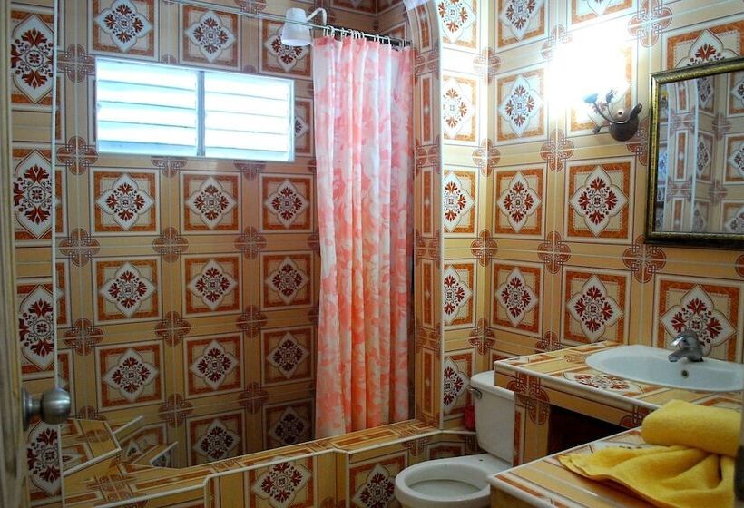 تختخواب و صبحانه Hostal Trujillo