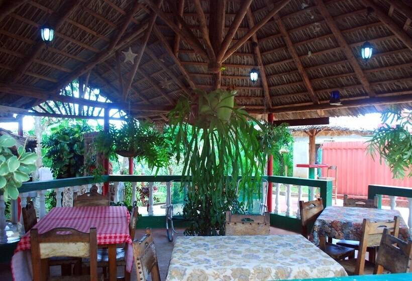 تختخواب و صبحانه Hostal Trujillo
