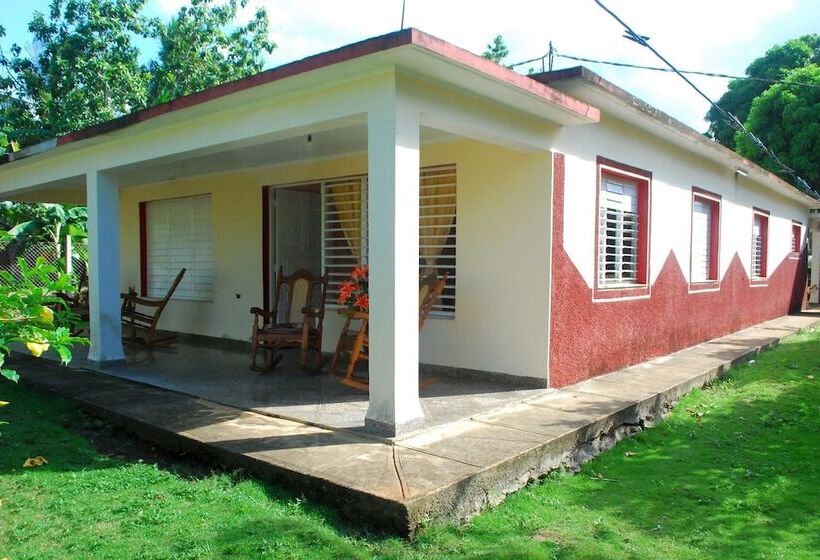 تختخواب و صبحانه Hostal Trujillo