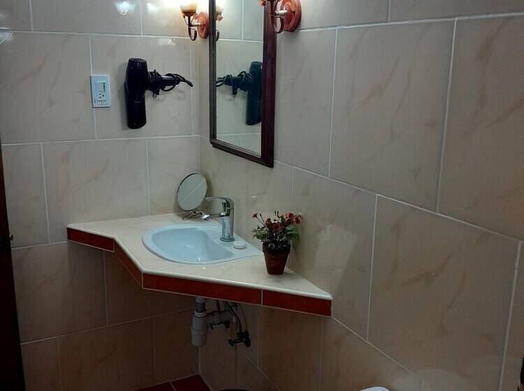 Hostal Acuarama