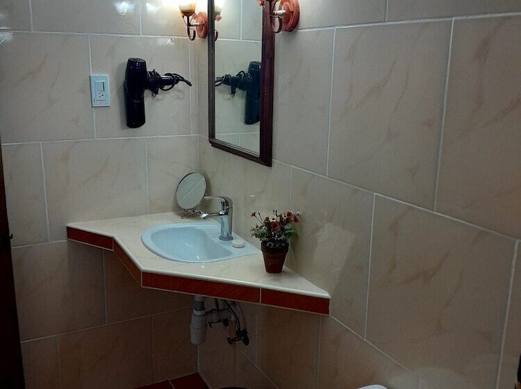Hostal Acuarama