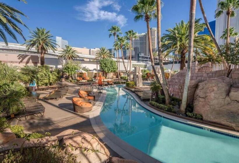 The Fantasy Suite Mgm Signature Pool View