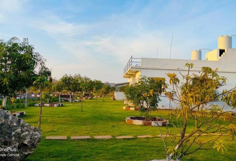Отель Aamrakunj Gir Resort