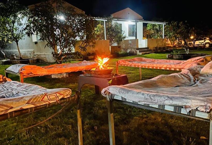 Отель Aamrakunj Gir Resort