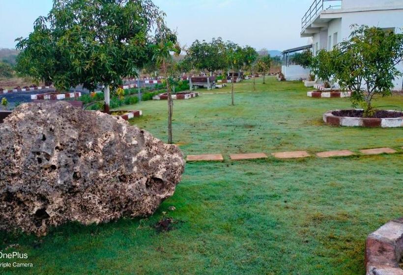 Отель Aamrakunj Gir Resort