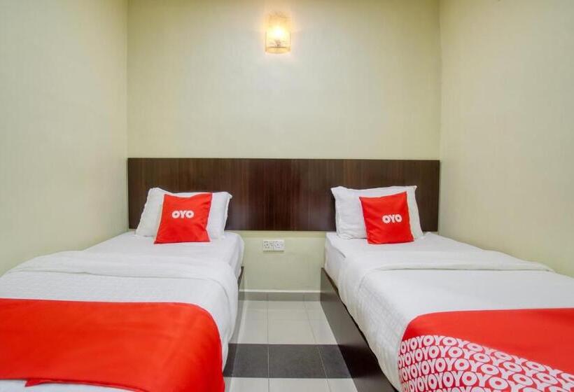 هتل Oyo 89960 Manjung Inn