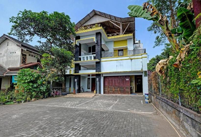 هتل Oyo 91522 Candi Gebang Guesthouse