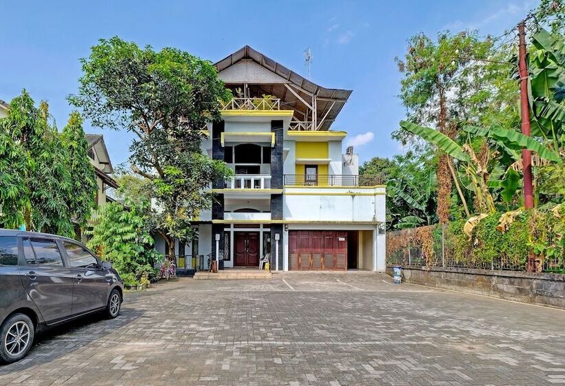 هتل Oyo 91522 Candi Gebang Guesthouse