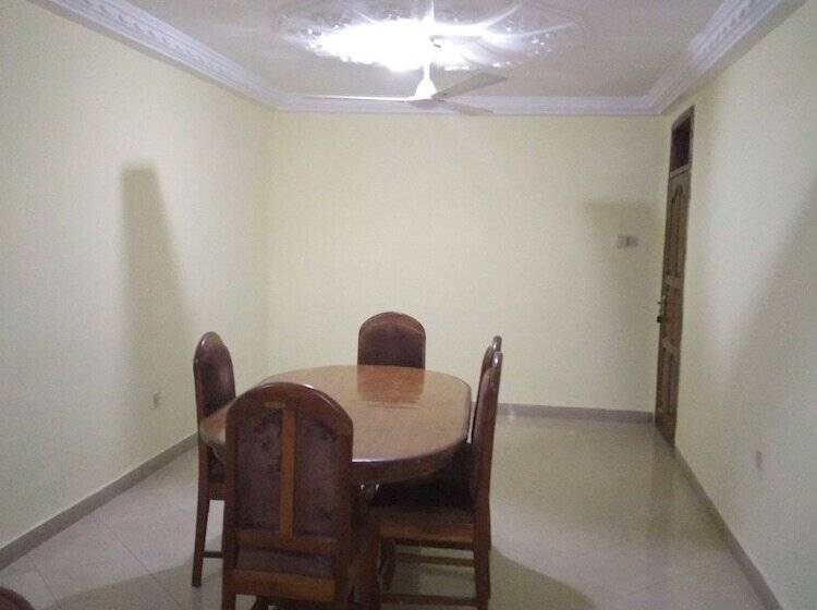 بنسيون Krobia Executive Lodge