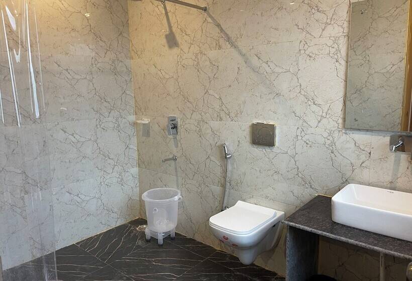 The White Oak Corbett Spa & Resort