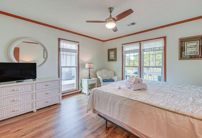 Canal Front Home W/ Deck: Walk To Holden Beach!