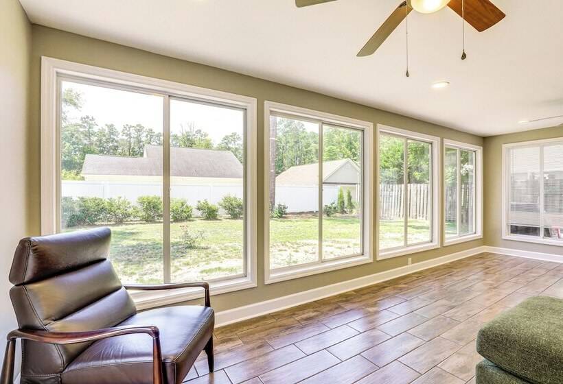 Cute Pawleys Island Home: Swim, Golf, Shop & More!