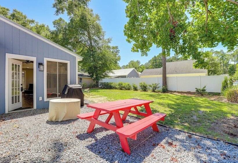 Cute Pawleys Island Home: Swim, Golf, Shop & More!