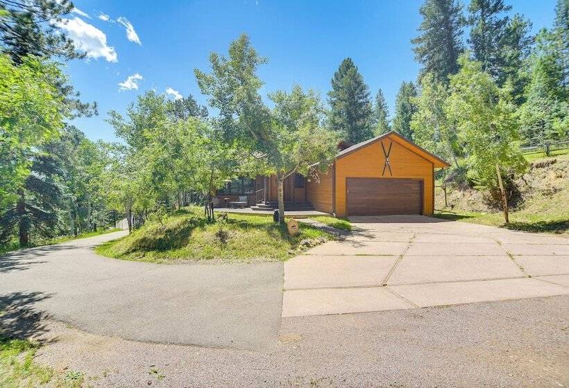 Hot Tub, Mtn View Deck: Peaceful Evergreen Home!
