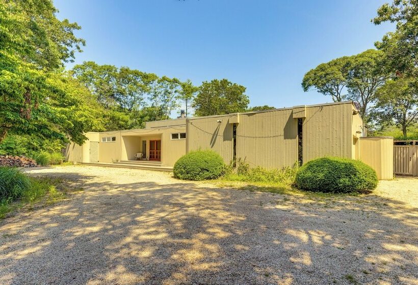 Hamptons Home W/ Private Pool, 1 Mi To Beach!