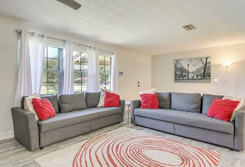 Jacksonville Home W/ Deck: 17 Mi To Downtown!