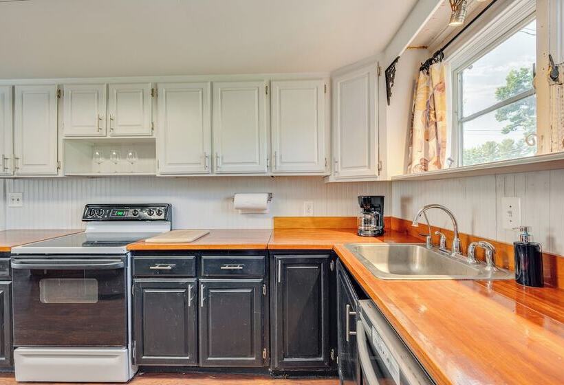 Laconia Resort Home < 2 Mi To Lake Winnipesaukee