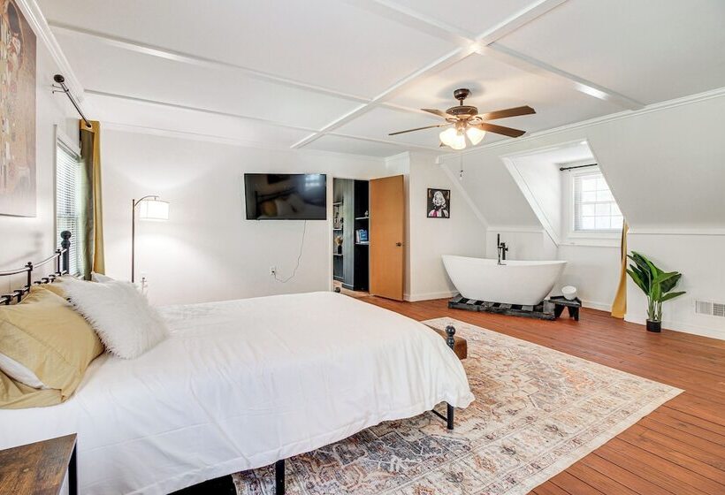 Lakefront Getaway: Pool & Dock ~ 31 Mi To Savannah